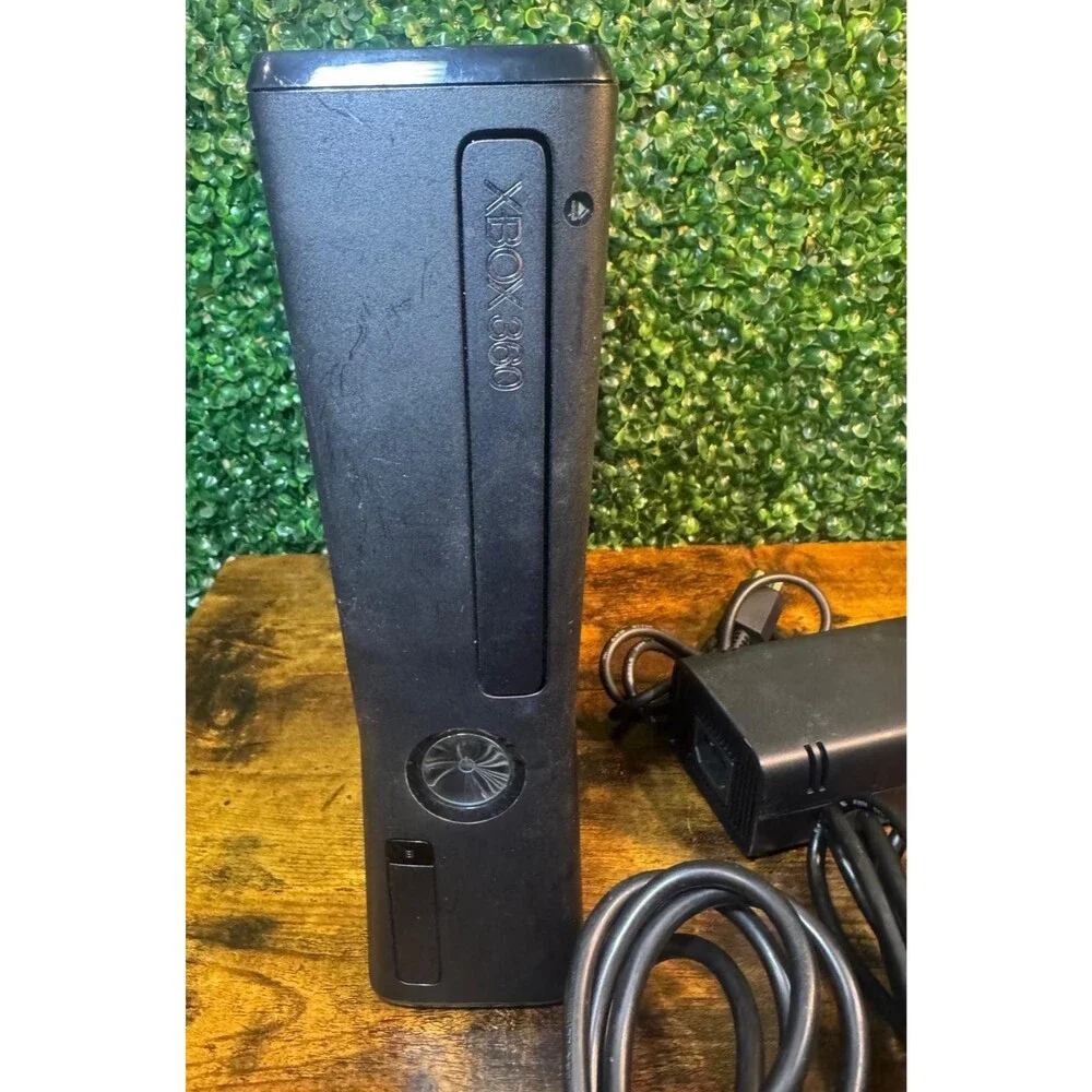 Microsoft Xbox 360 with Kinect 4GB Black Console + some games tested